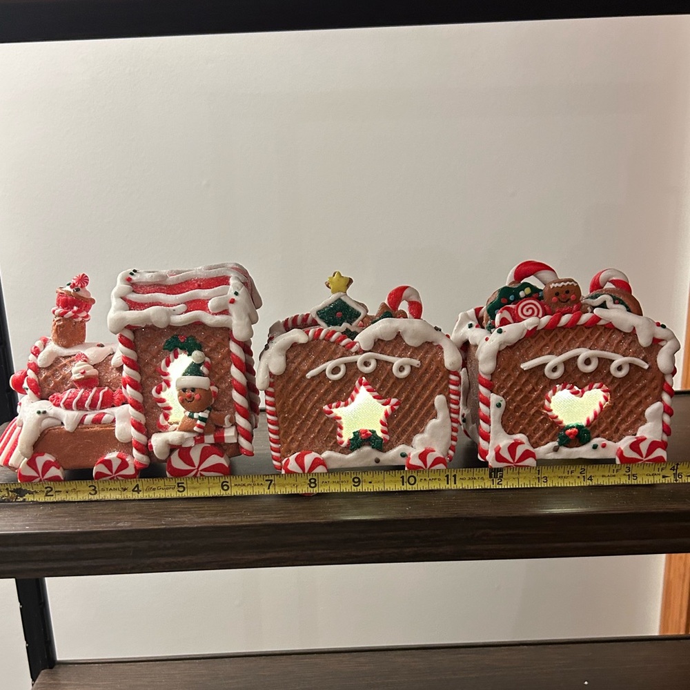 3-Piece Gingerbread Waffle Design Train Set by Valerie